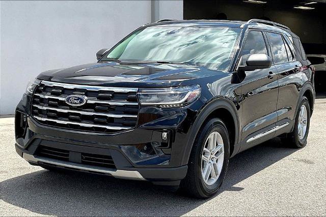 Certified 2025 Ford Explorer Active w/ Active Comfort Package RWD image 3