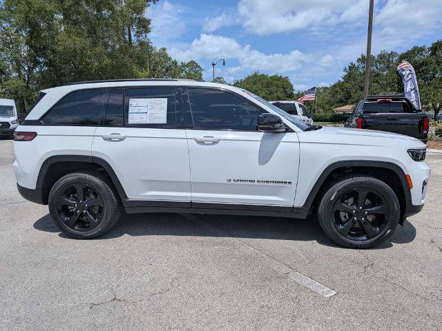 Used 2023 Jeep Grand Cherokee Altitude AWD/4WD image 2