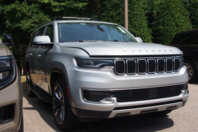 Used 2022 Jeep Wagoneer Series II w/ Premium Group I AWD/4WD image 2