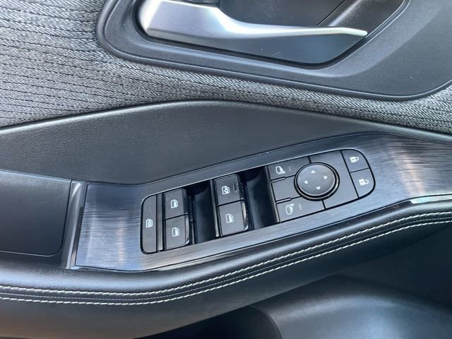 Used 2023 Nissan Rogue SV image 16