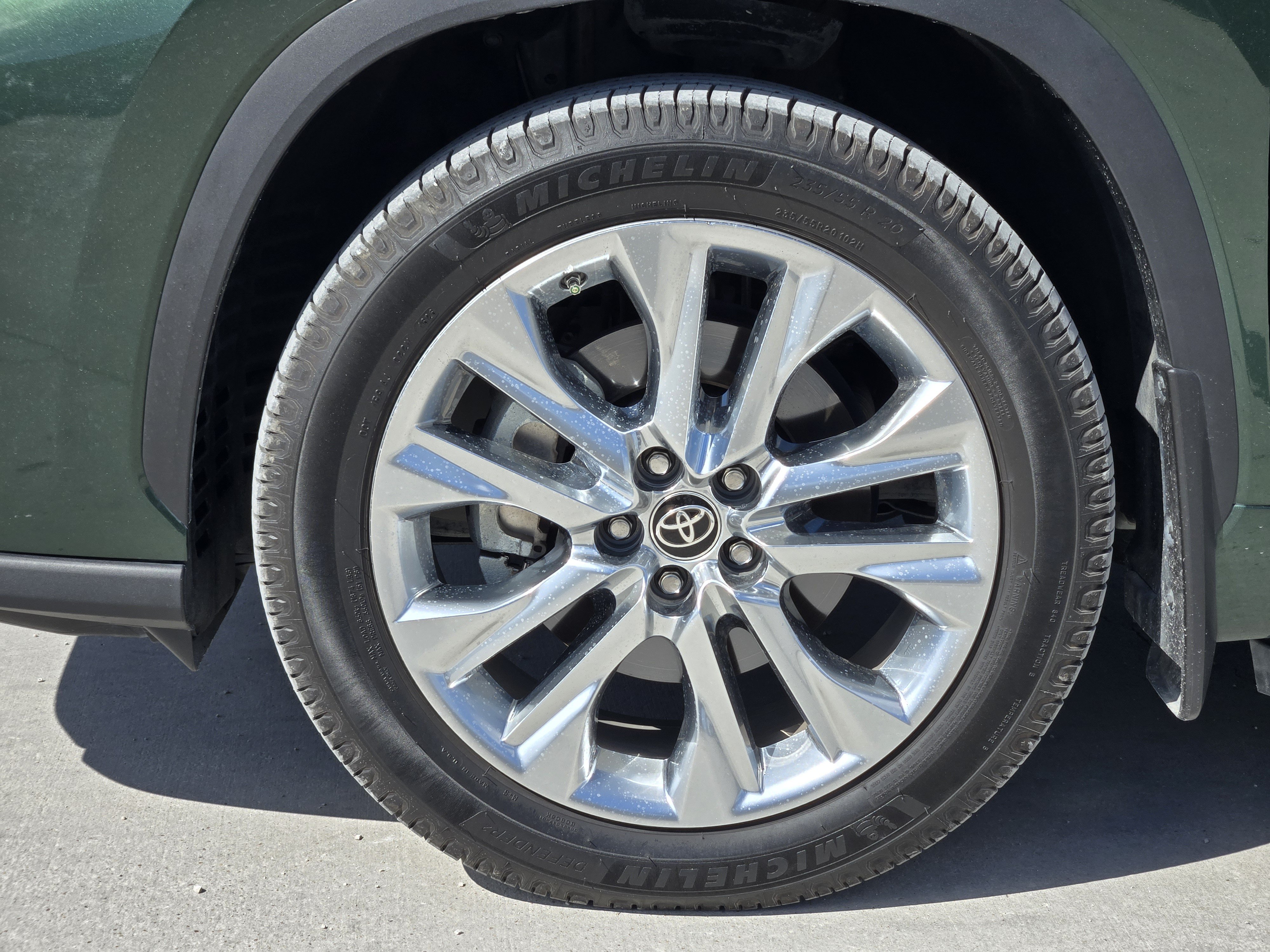 Used 2023 Toyota Highlander Limited FWD image 13