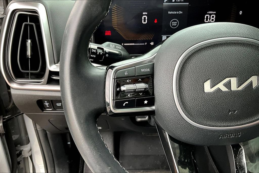 Used 2025 Kia Sorento EX w/ Panoramic Sunroof Package FWD image 13