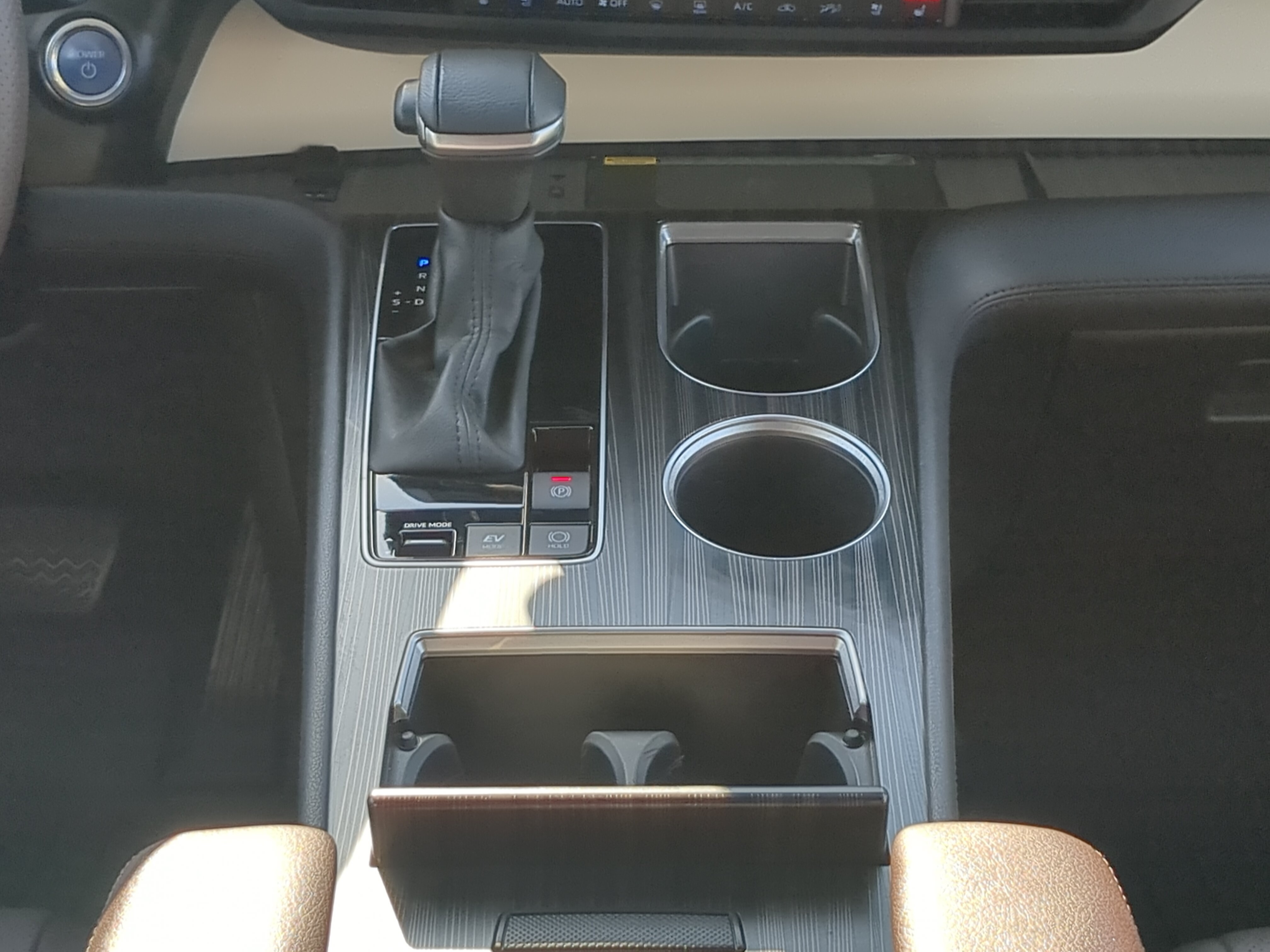 Used 2023 Toyota Sienna Platinum FWD image 17