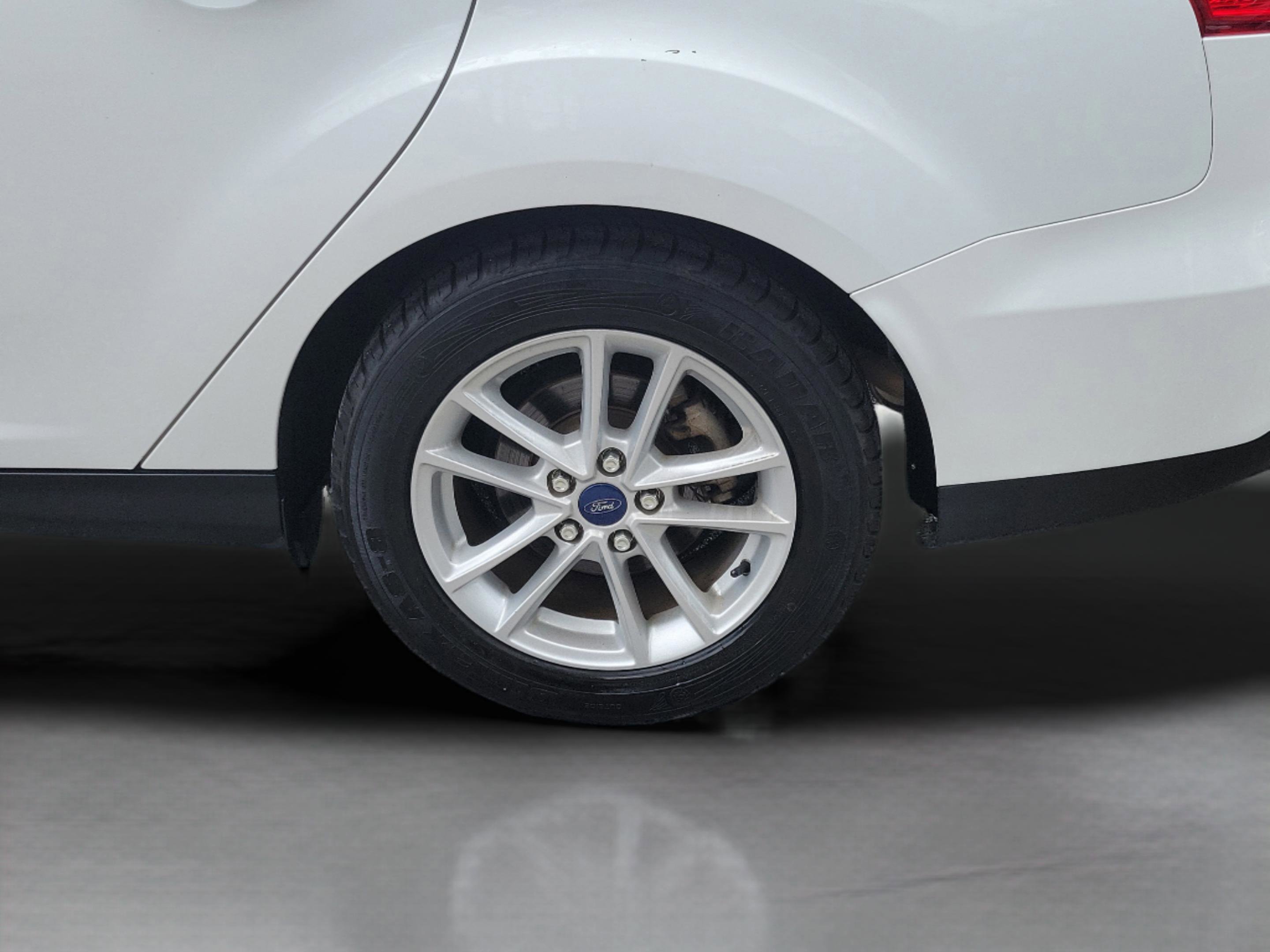 Certified 2017 Ford Focus SE FWD image 31