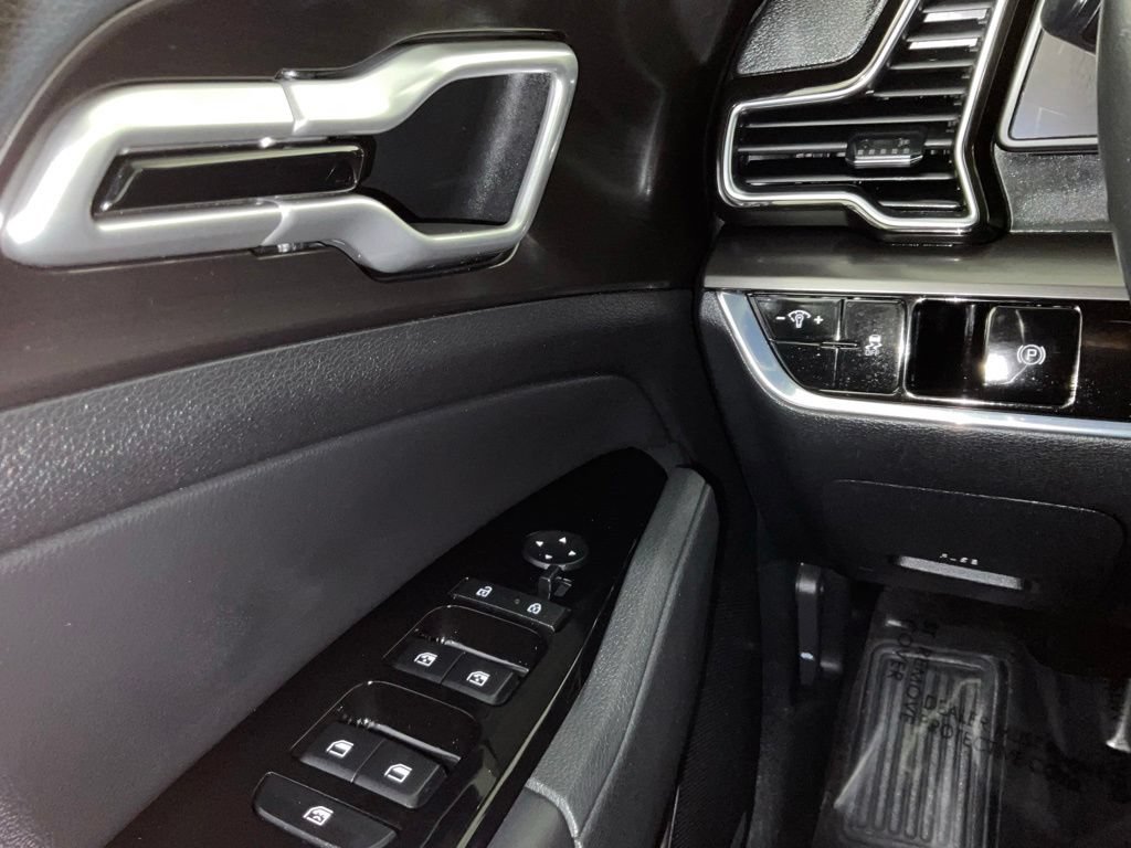 Used 2023 Kia Sportage EX FWD image 19