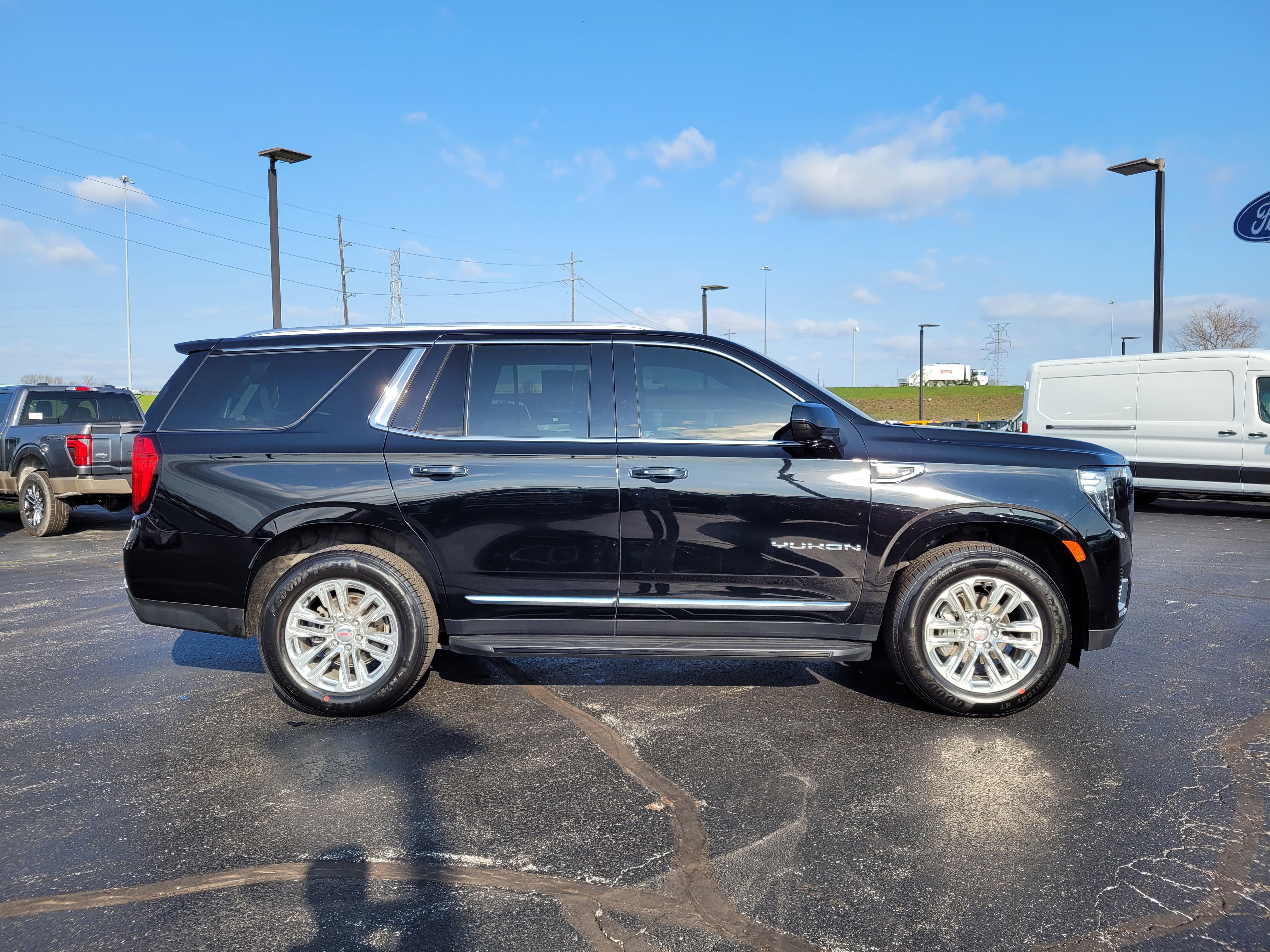 Used 2021 GMC Yukon SLT image 2