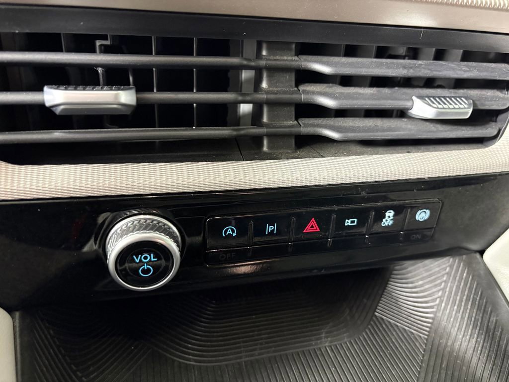 Certified 2025 Ford Explorer Active w/ Active Comfort Package AWD/4WD image 18