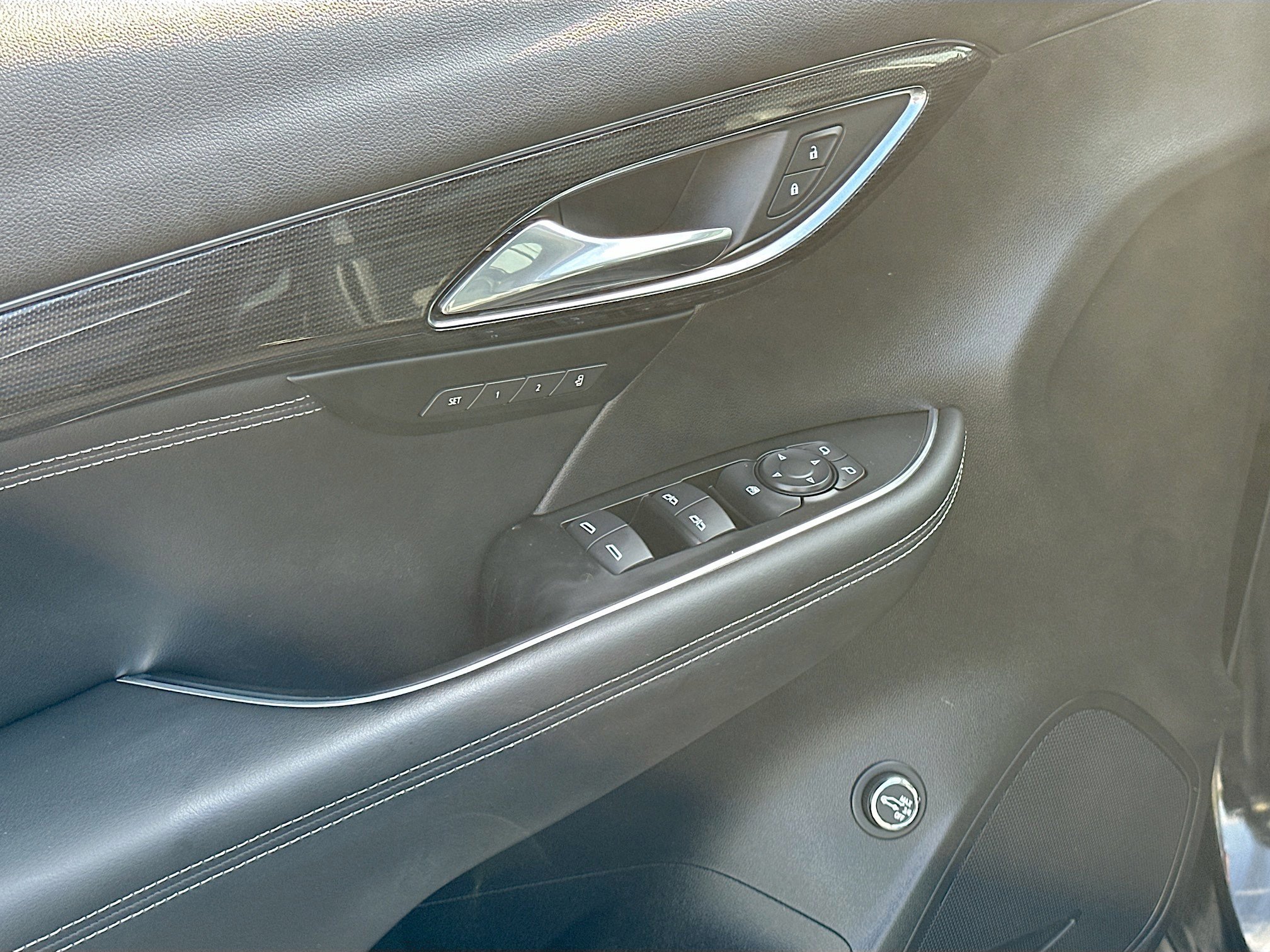 Used 2023 Buick Envision Essence image 17