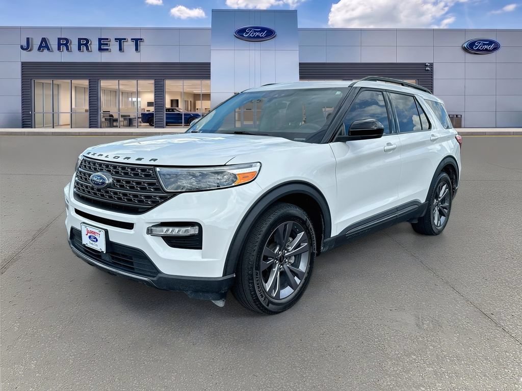Certified 2024 Ford Explorer XLT w/ Equipment Group 202A RWD image 3