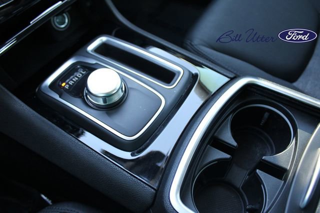 Used 2023 Chrysler 300 Touring w/ Sport Appearance Package image 16