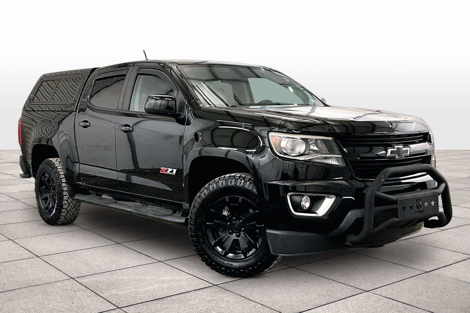 Used 2018 Chevrolet Colorado Z71 w/ Z71 Midnight Edition image 2