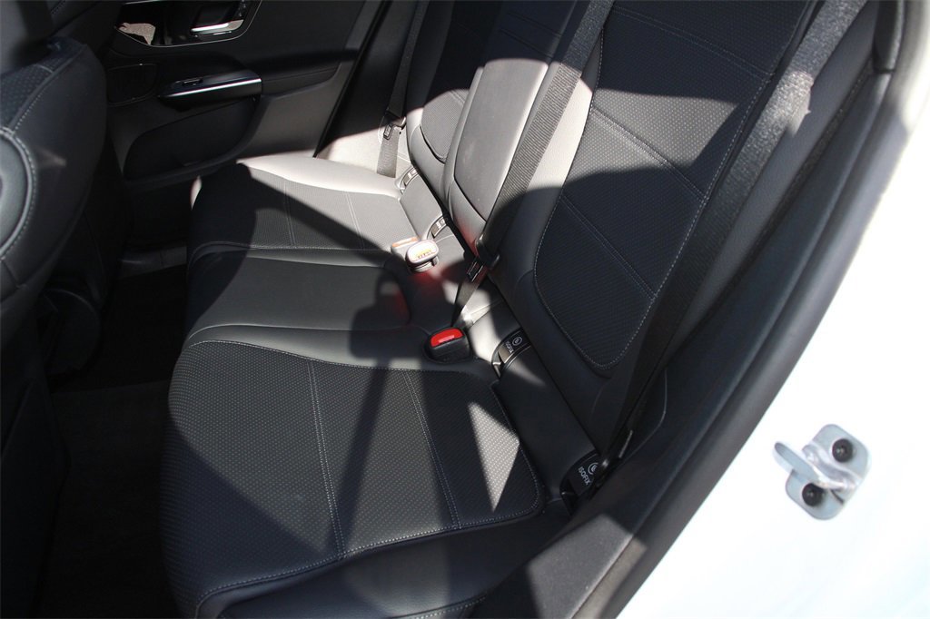 Used 2025 Mercedes-Benz GLC 300 4MATIC image 22