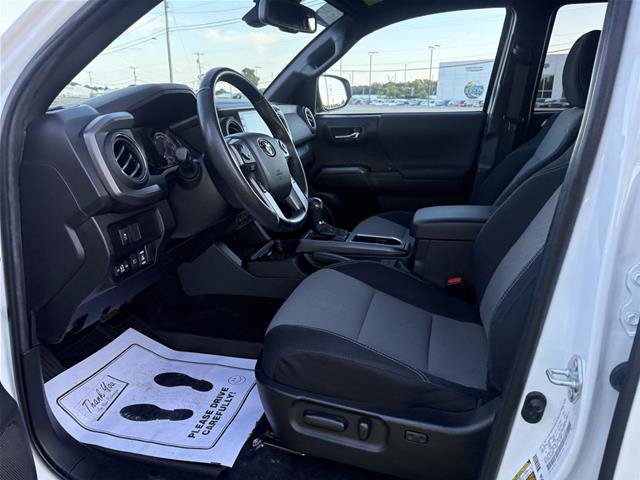 Used 2022 Toyota Tacoma TRD Off-Road w/ Technology Package AWD/4WD image 14