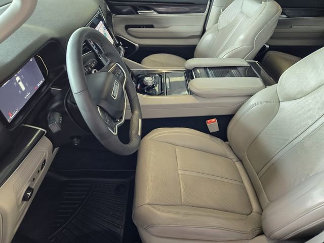 Used 2024 Jeep Wagoneer L 2WD w/ Premium Group I image 15