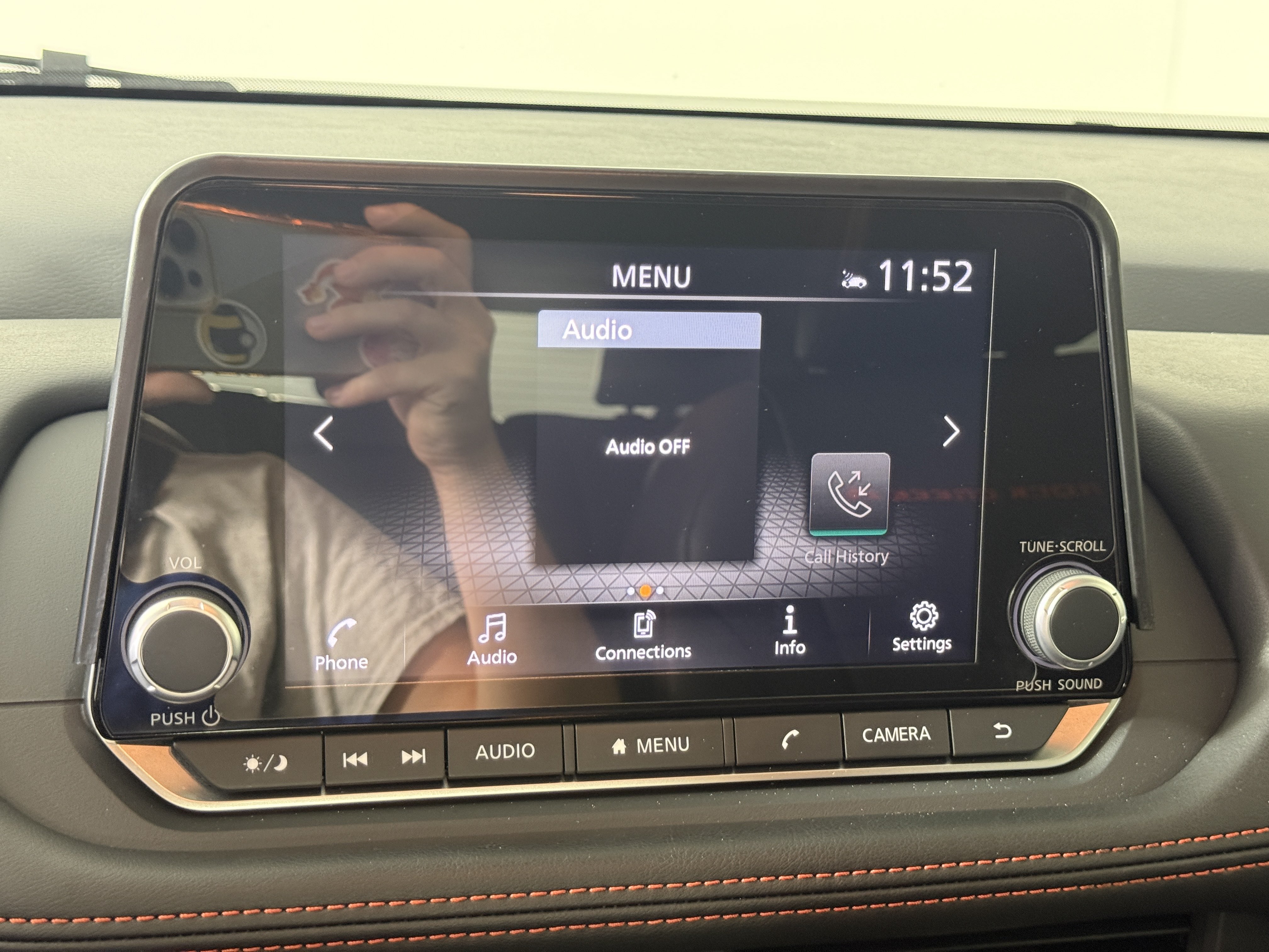 Used 2025 Nissan Rogue SV AWD/4WD image 19