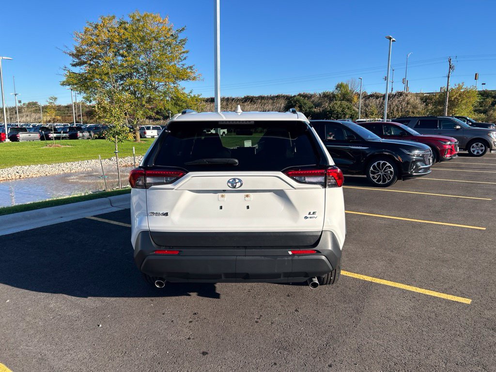 Used 2025 Toyota RAV4 LE AWD/4WD image 5