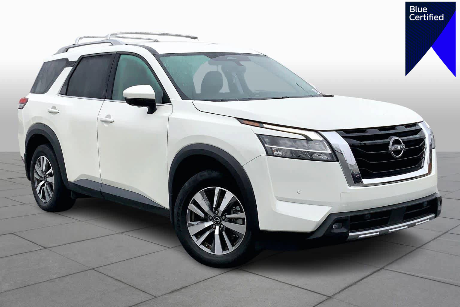 Used 2023 Nissan Pathfinder SL image 1