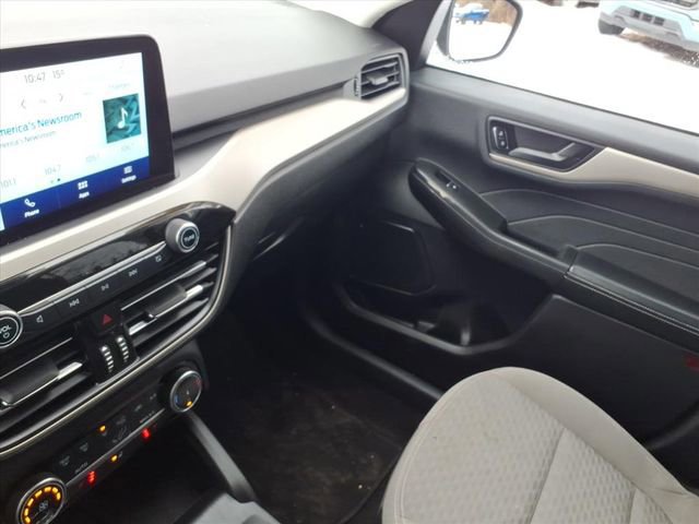 Certified 2022 Ford Escape SE w/ SE Sport Appearance Package image 24