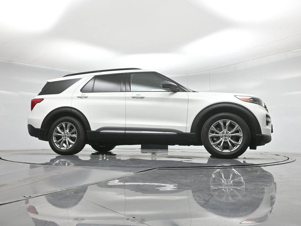 Certified 2021 Ford Explorer XLT w/ Equipment Group 202A RWD image 4