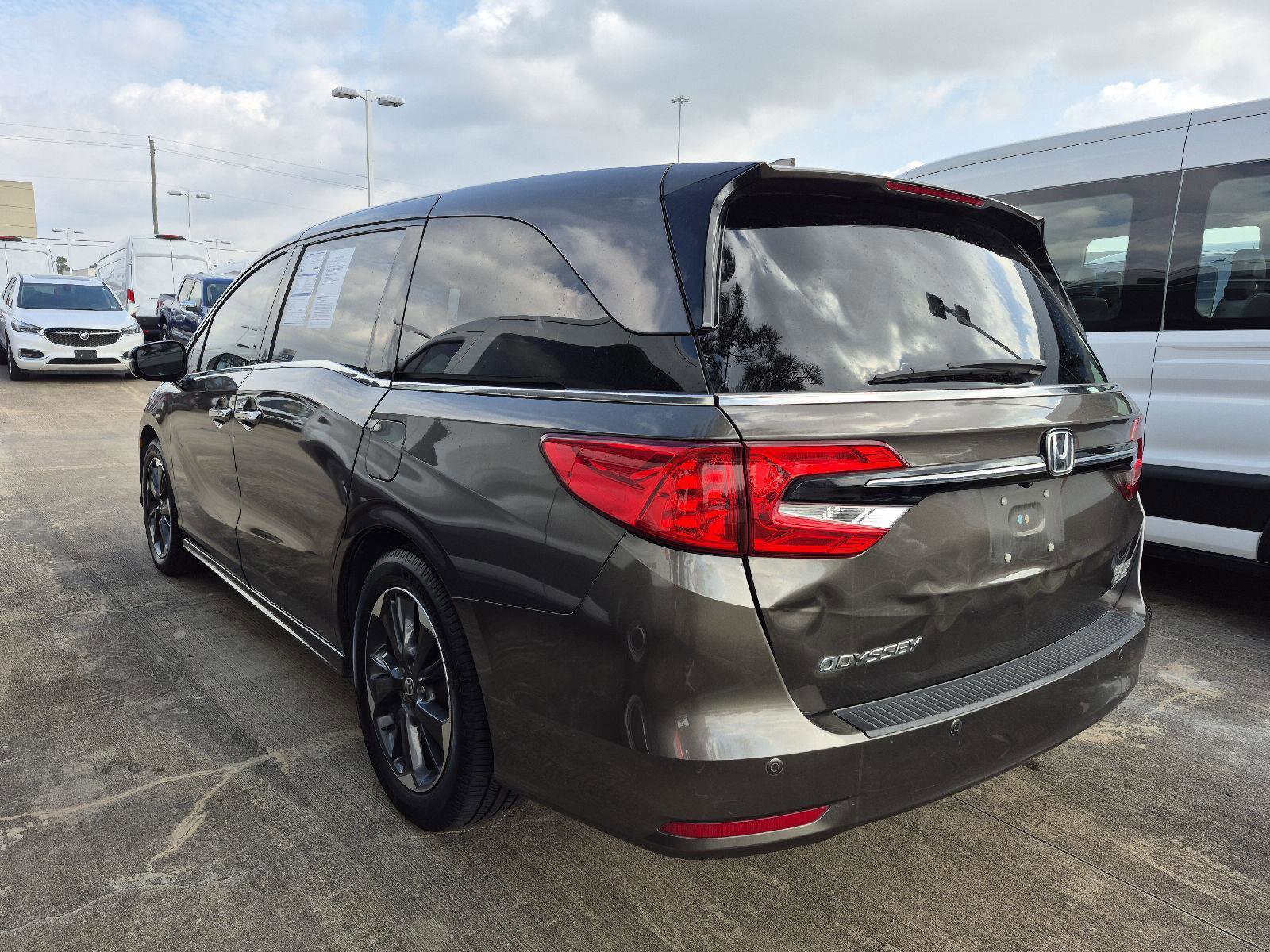 Used 2023 Honda Odyssey Elite image 2