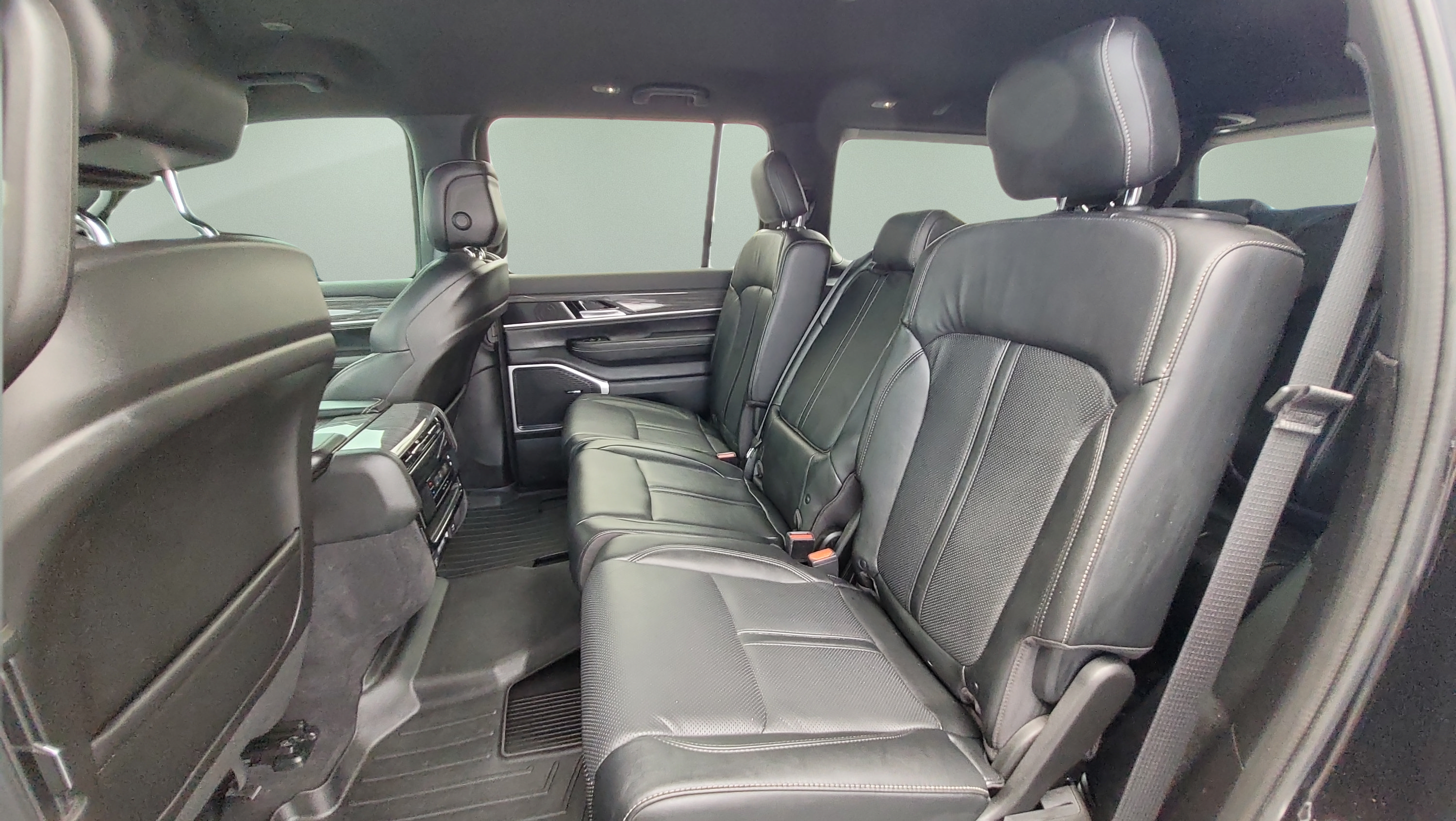 Used 2022 Jeep Wagoneer Series II AWD/4WD image 28