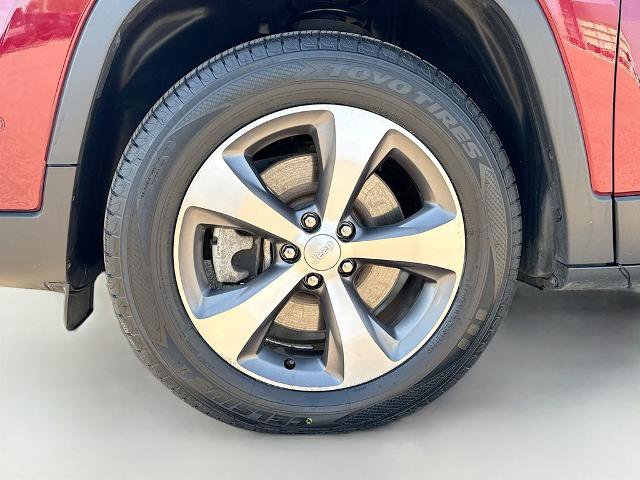 Used 2021 Jeep Cherokee Limited w/ Elite Package AWD/4WD image 24