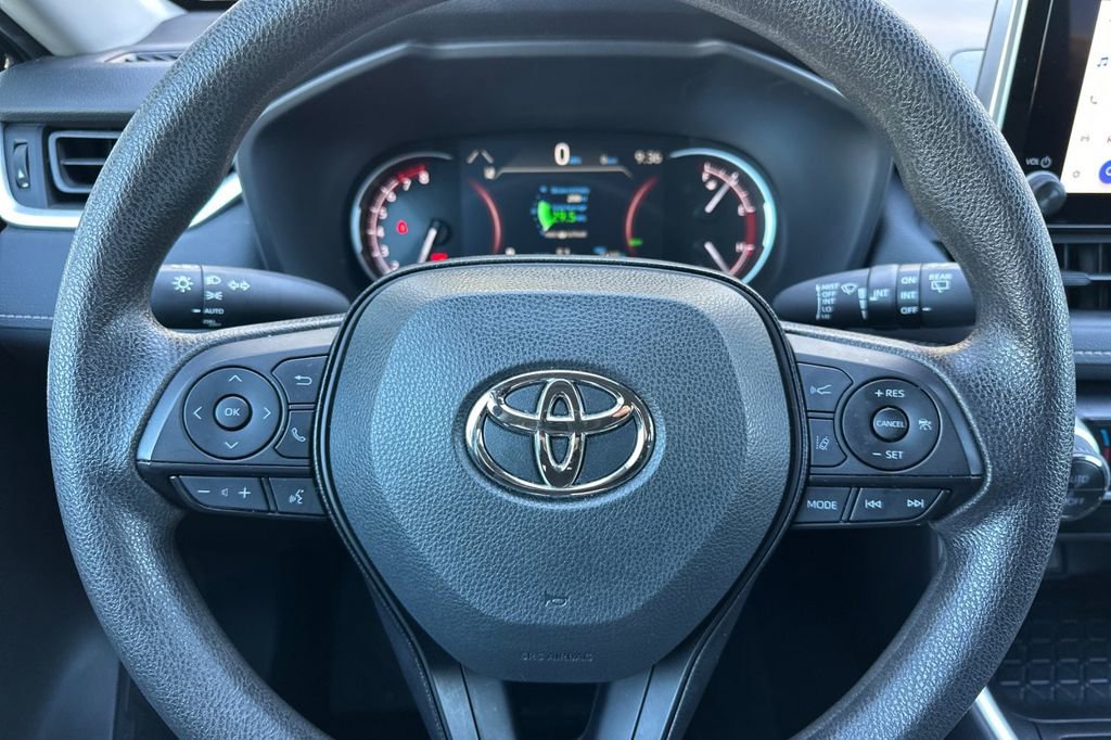 Used 2025 Toyota RAV4 XLE image 21