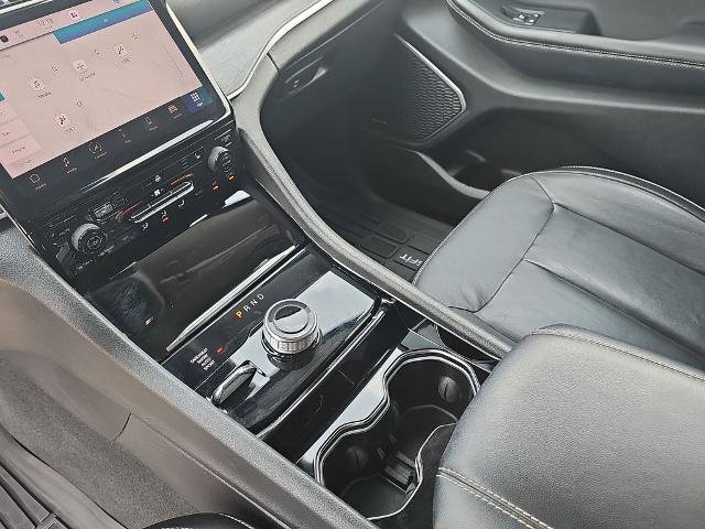 Used 2022 Jeep Grand Cherokee L Limited AWD/4WD image 25