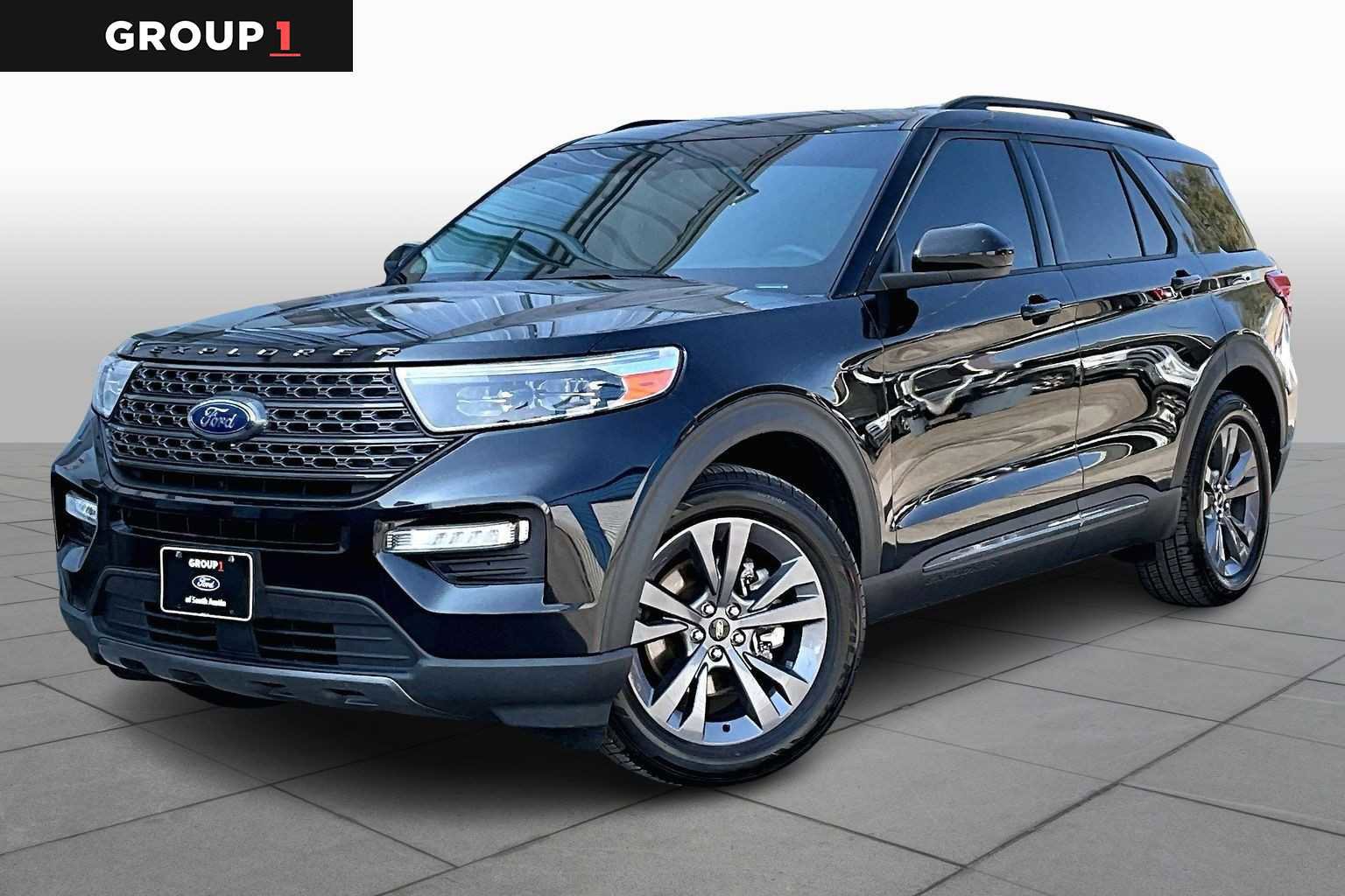 Certified 2022 Ford Explorer XLT w/ Equipment Group 202A image 5