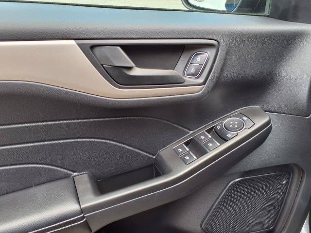 Certified 2022 Ford Escape SE w/ Cold Weather Package AWD/4WD image 19