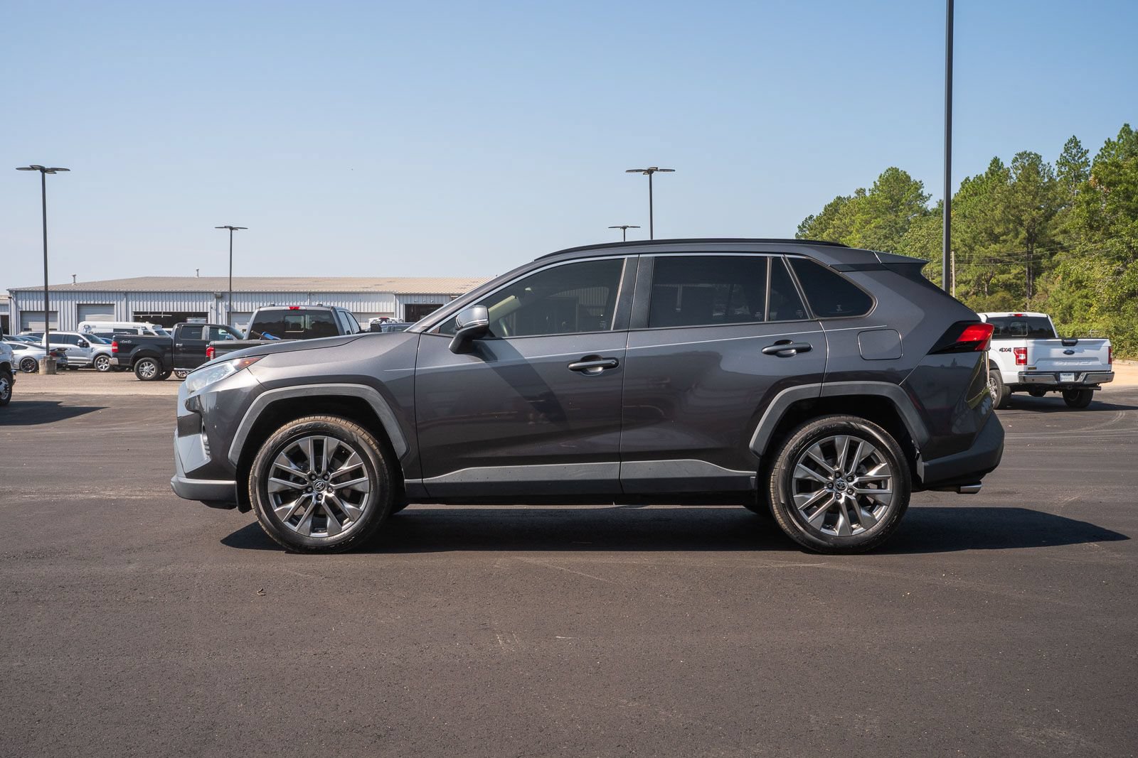 Used 2020 Toyota RAV4 XLE Premium FWD image 4