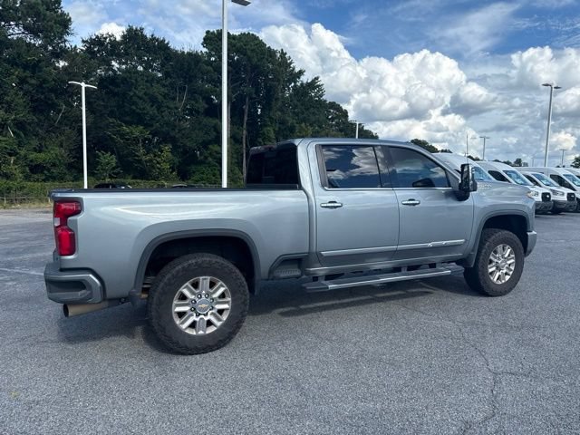 Used 2024 Chevrolet Silverado 2500 High Country w/ Technology Package AWD/4WD image 3