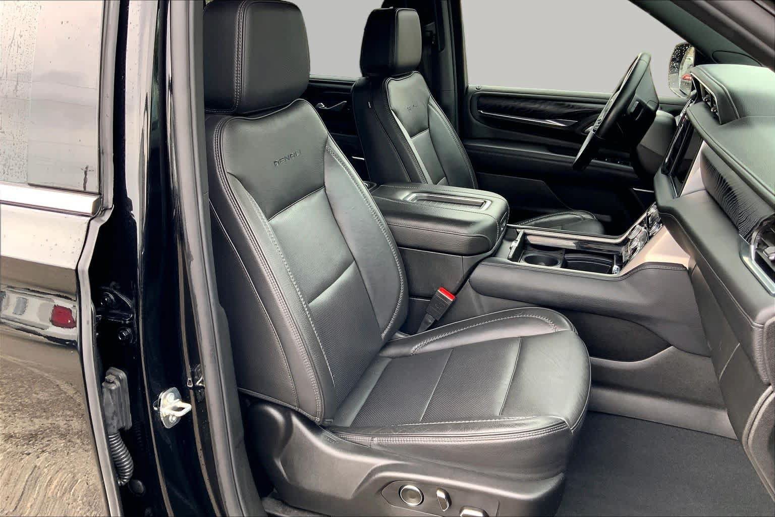Used 2024 GMC Yukon XL Denali AWD/4WD image 9