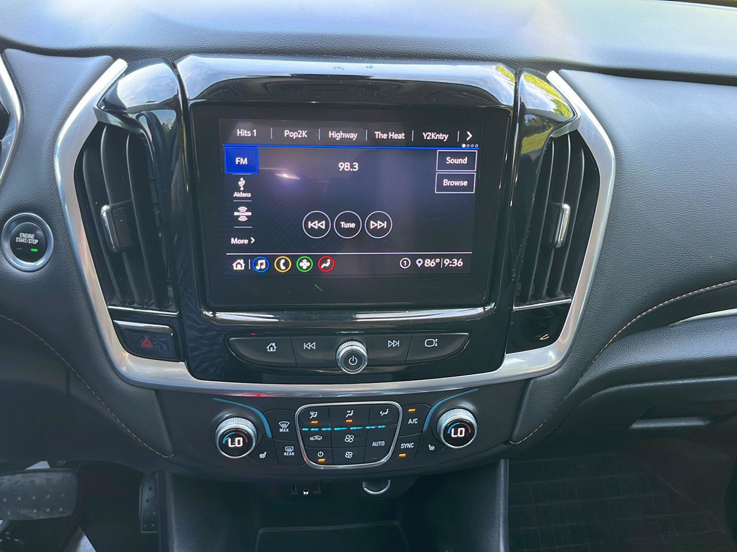 Used 2020 Chevrolet Traverse LT w/ Driver Confidence II Package AWD/4WD image 17