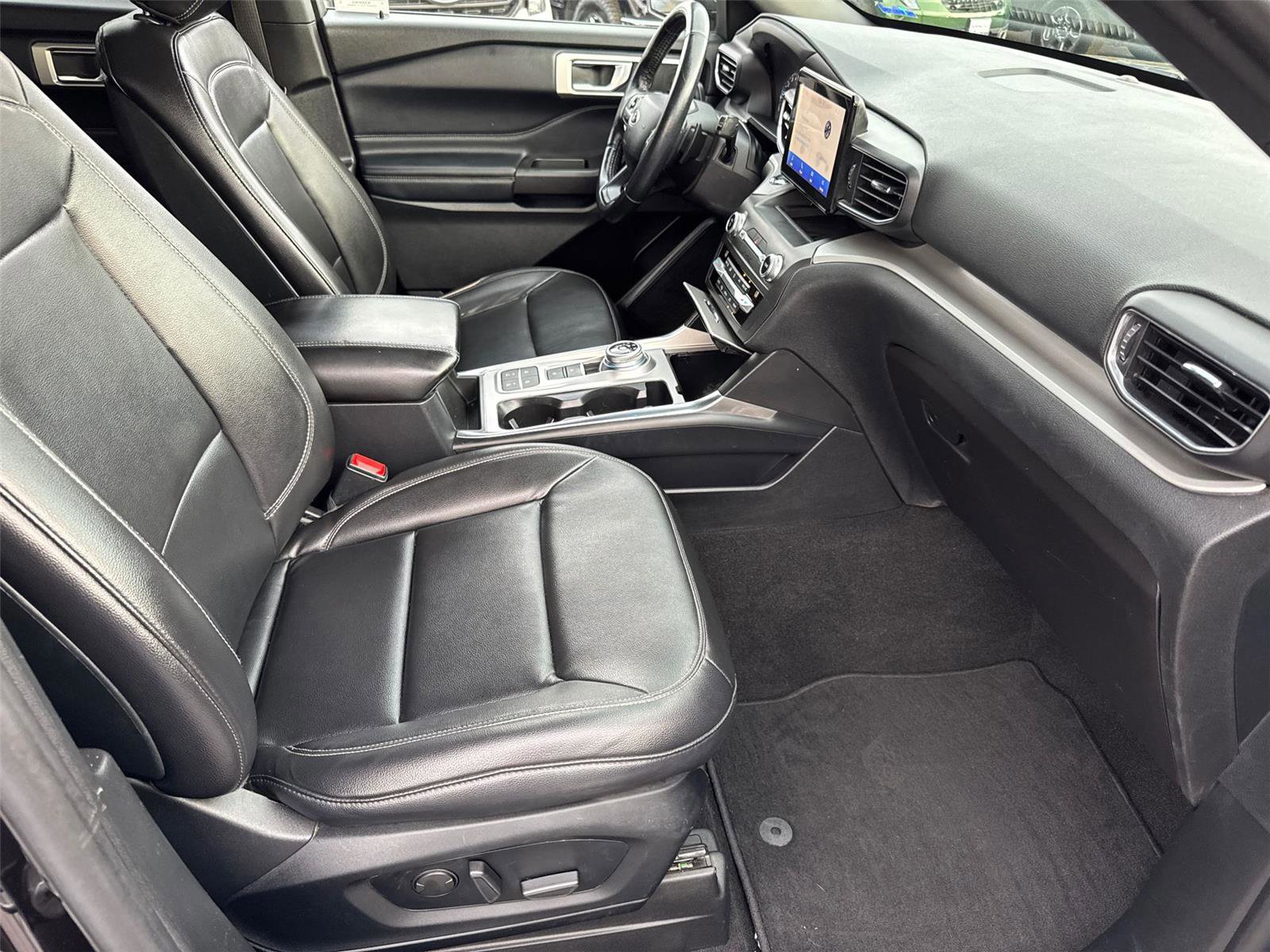 Certified 2020 Ford Explorer XLT w/ Equipment Group 202A image 17