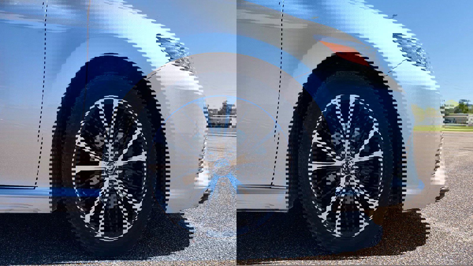 Used 2020 Toyota Camry SE FWD image 17