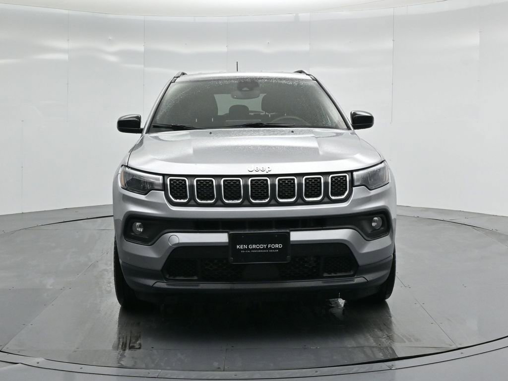 Used 2023 Jeep Compass Latitude image 9