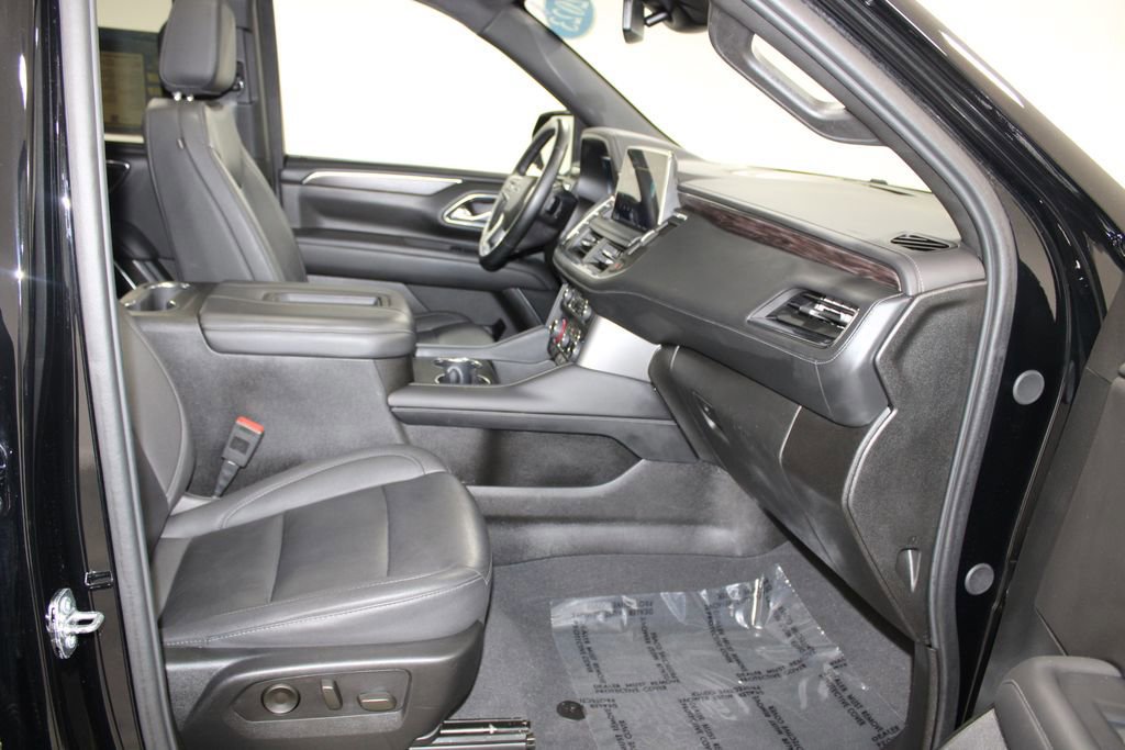 Used 2023 Chevrolet Suburban Z71 w/ Luxury Package image 32