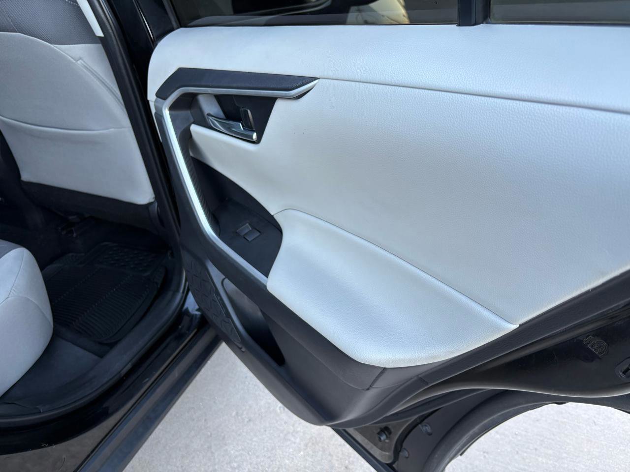 Used 2021 Toyota RAV4 XLE FWD image 53