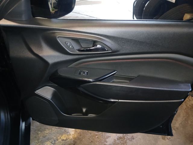 Used 2025 Chevrolet Trax RS w/ Sunroof Package FWD image 45