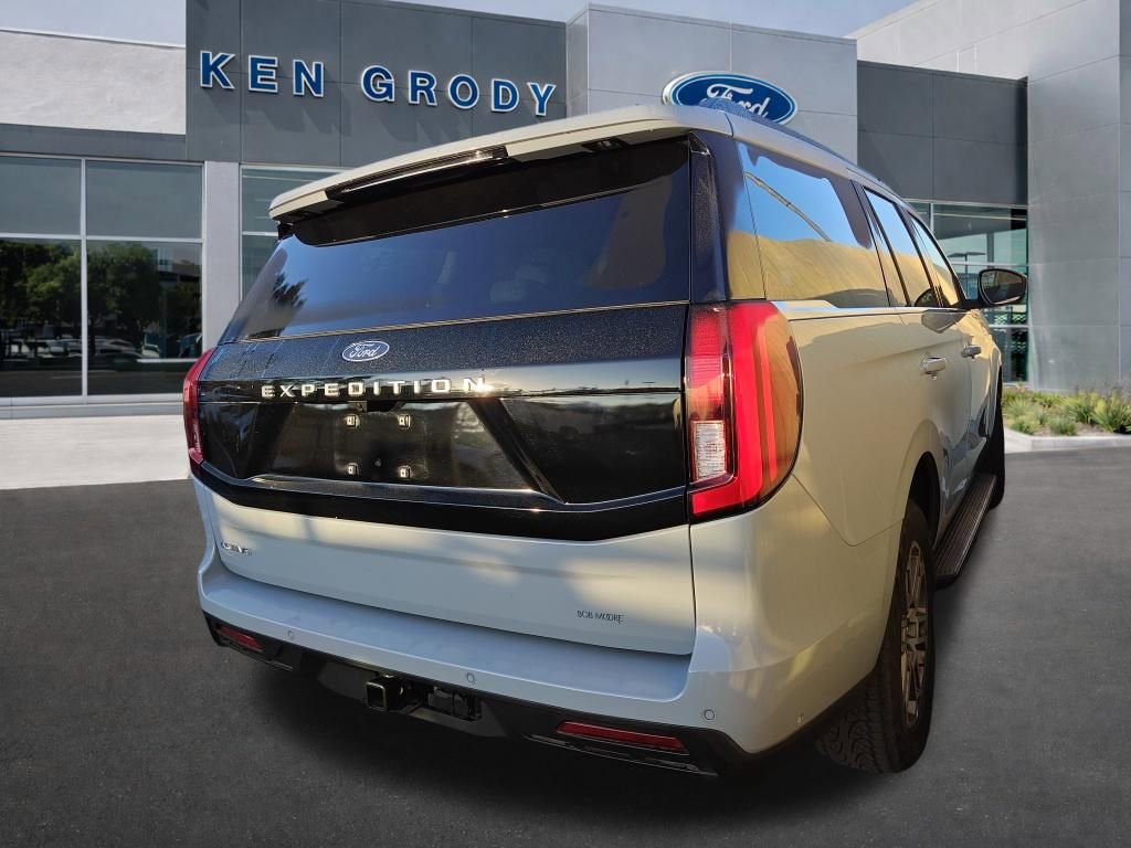 Certified 2025 Ford Expedition Active image 3