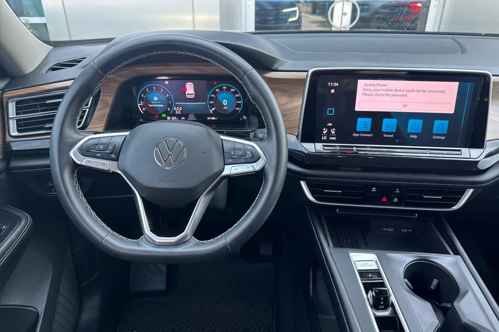 Used 2025 Volkswagen Atlas SE AWD/4WD image 14