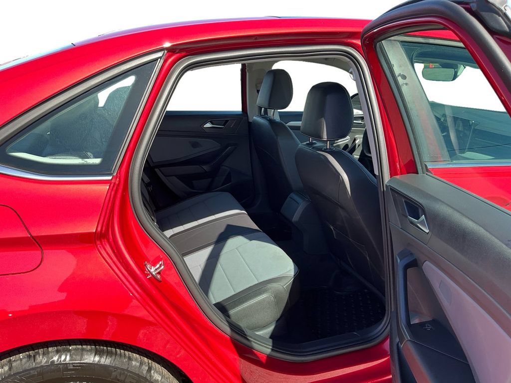 Used 2025 Volkswagen Jetta SE w/ Sunroof Package FWD image 23