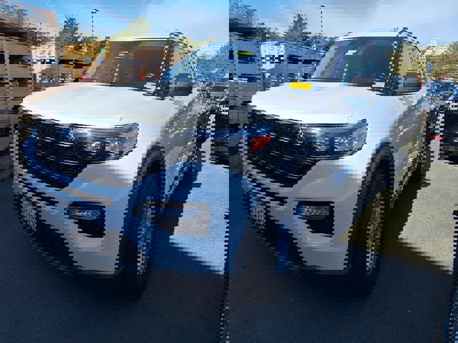 Certified 2020 Ford Explorer XLT w/ Equipment Group 202A image 3