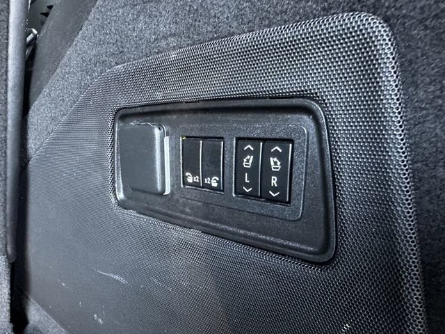 Used 2022 Cadillac Escalade Premium Luxury image 47