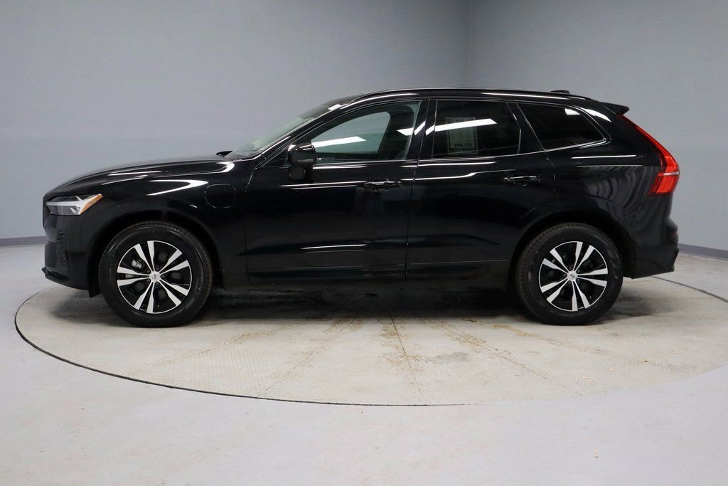 Used 2024 Volvo XC60 T8 Core image 2