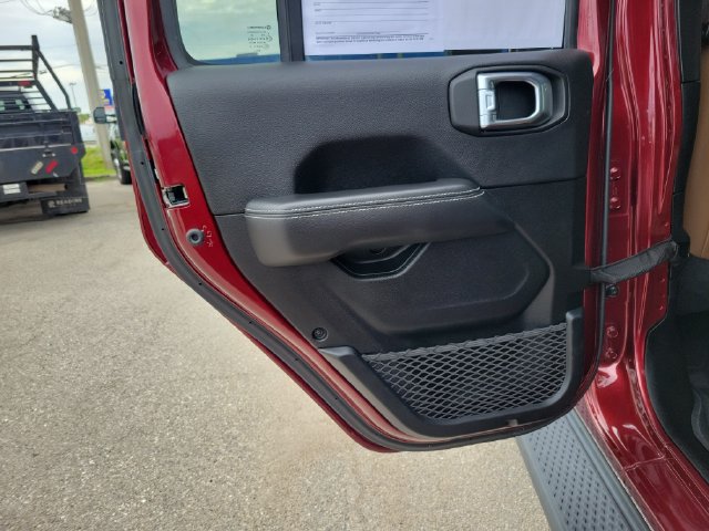 Used 2021 Jeep Gladiator Overland w/ Popular Equipment Package AWD/4WD image 13