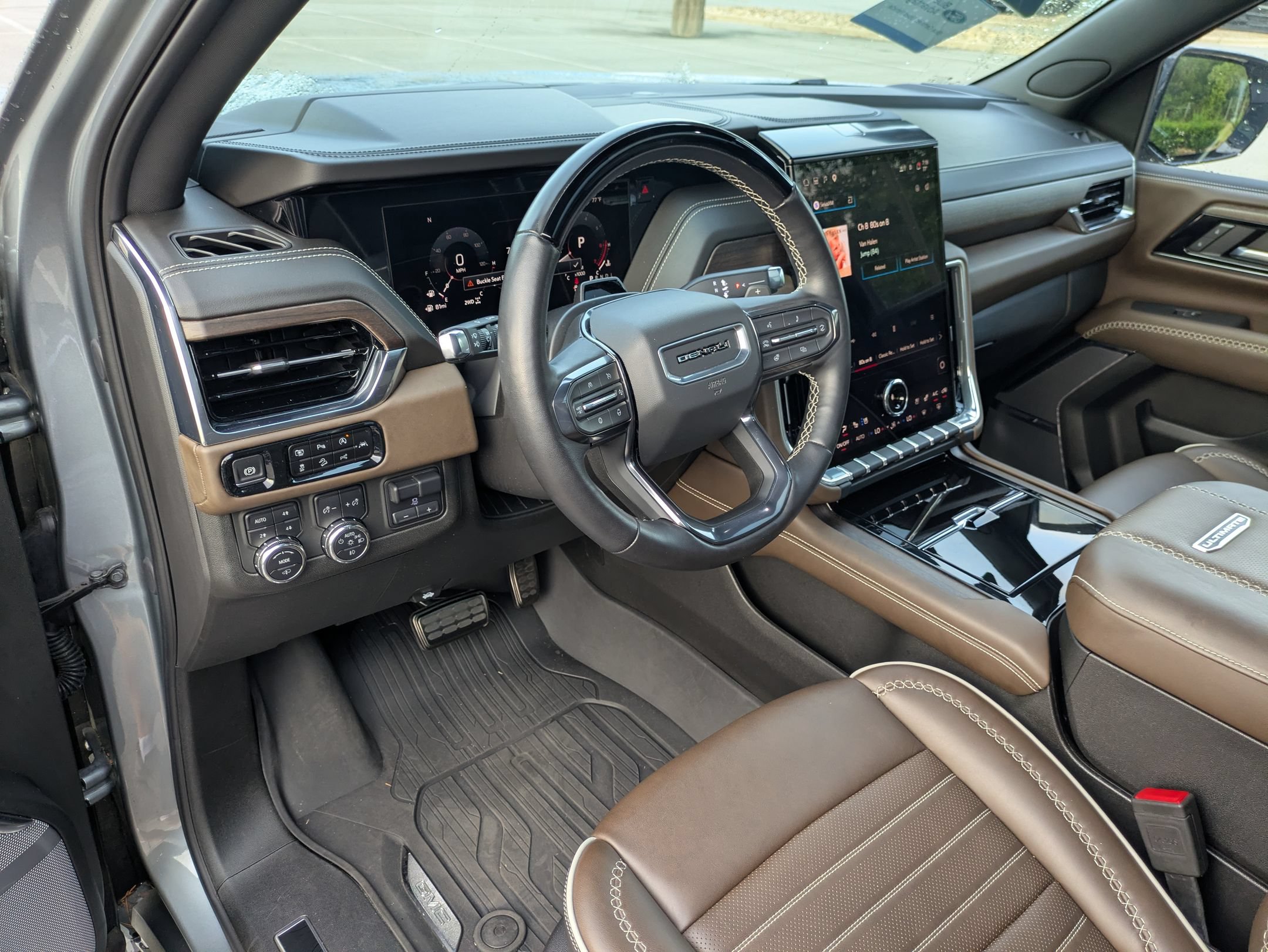 Used 2025 GMC Yukon Denali Ultimate AWD/4WD image 14