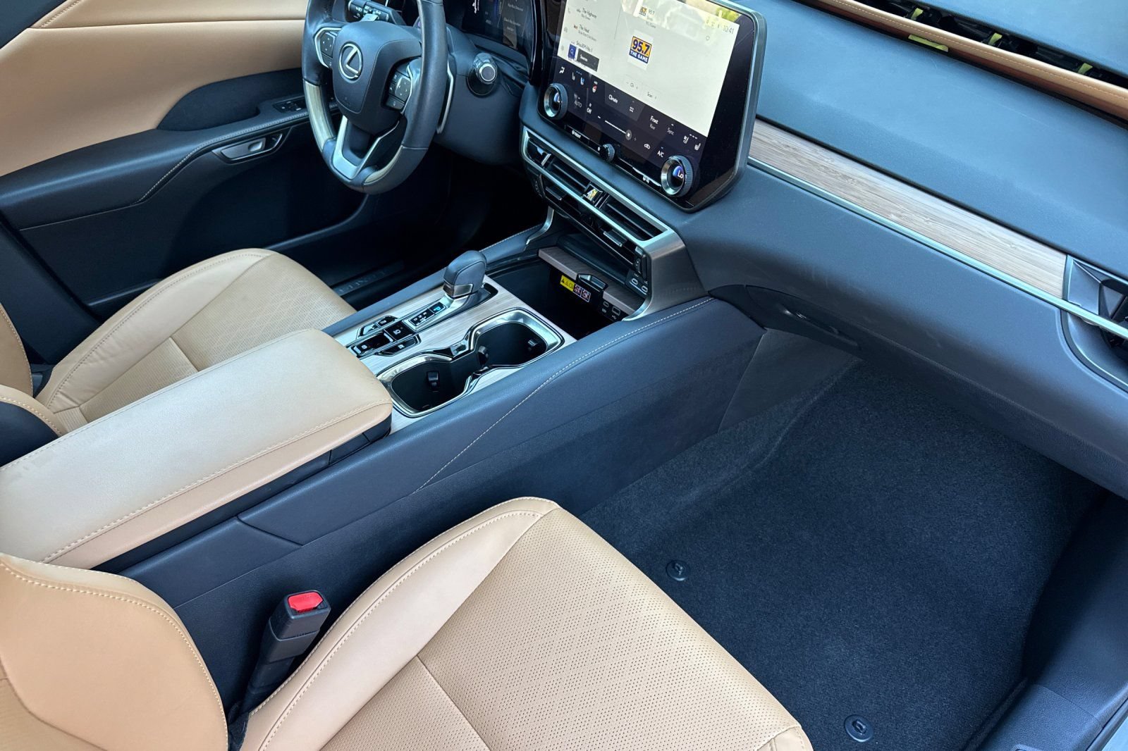 Used 2023 Lexus RX 350 w/ Cold Area Package AWD/4WD image 17