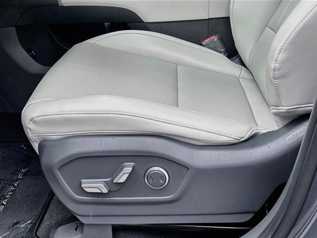 Used 2025 Hyundai Santa Fe SEL FWD image 19